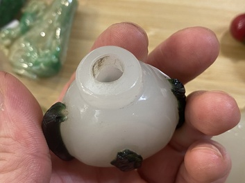 Nine Chinese jade, glass and hardstone snuff bottles, 19/20th C.