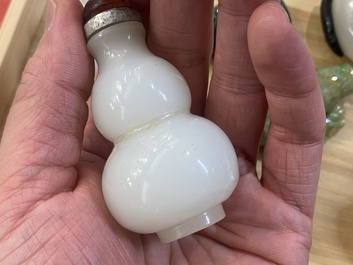 Nine Chinese jade, glass and hardstone snuff bottles, 19/20th C.