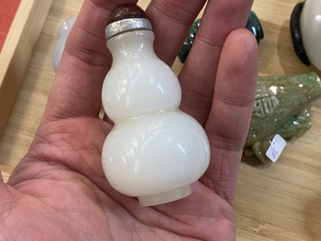 Nine Chinese jade, glass and hardstone snuff bottles, 19/20th C.
