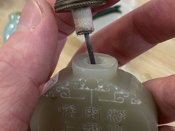 Nine Chinese jade, glass and hardstone snuff bottles, 19/20th C.
