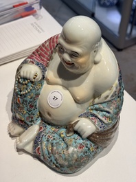 A Chinese famille rose Milefo Buddha, Xue Changseng 薛長森 mark, 20th C.
