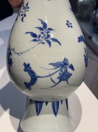 A Chinese blue and white pear-shaped vase with floral design, Transitional period