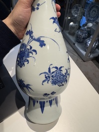 A Chinese blue and white pear-shaped vase with floral design, Transitional period