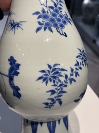 A Chinese blue and white pear-shaped vase with floral design, Transitional period