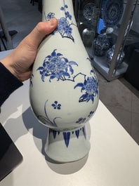 A Chinese blue and white pear-shaped vase with floral design, Transitional period