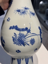 A Chinese blue and white pear-shaped vase with floral design, Transitional period