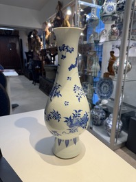 A Chinese blue and white pear-shaped vase with floral design, Transitional period