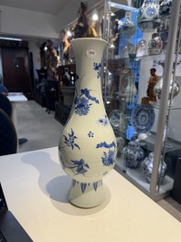 A Chinese blue and white pear-shaped vase with floral design, Transitional period