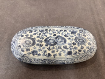 A very rare Chinese blue and white oval box with inner liner and cover, Ming, 15th C.