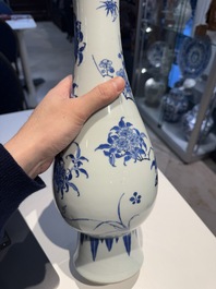 A Chinese blue and white pear-shaped vase with floral design, Transitional period