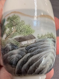 A Chinese famille verte snuff bottle, Ting Song Zhai 聽松齋 mark, 20th C.