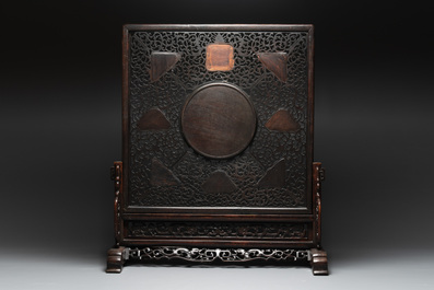 A large Chinese openworked wooden screen with famille verte and famille rose plaques, 18/19th C.