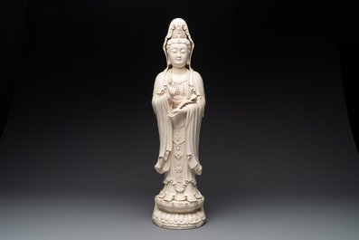 A large Chinese Dehua blanc de Chine figure of Guanyin holding a ruyi, He Chaozong 何朝宗 and Dehua 德化 mark, 20th C.