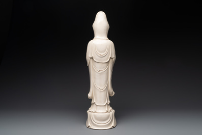 A large Chinese Dehua blanc de Chine figure of Guanyin holding a ruyi, He Chaozong 何朝宗 and Dehua 德化 mark, 20th C.