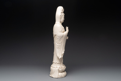 A large Chinese Dehua blanc de Chine figure of Guanyin holding a ruyi, He Chaozong 何朝宗 and Dehua 德化 mark, 20th C.