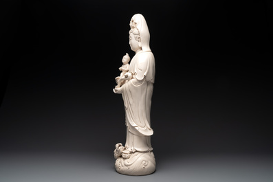 A large Chinese Dehua blanc de Chine group of a Bodhisattva with child, 20th C.