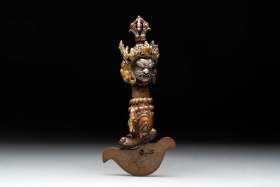 A Tibetan turquoise-inlaid copper alloy ritual kartika, 18/19th C.