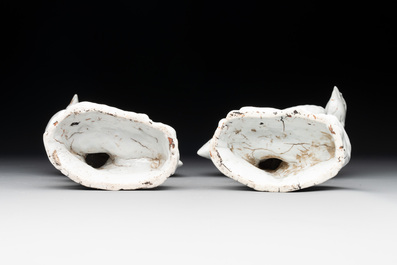 A pair of Chinese Dehua blanc de Chine models of roosters, 18th C.