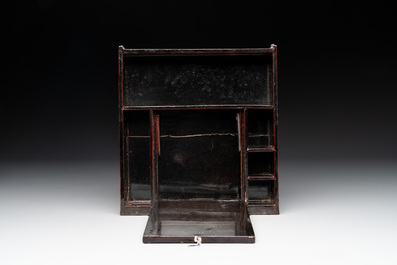A Chinese Canton gilt-lacquered casket and an ancestral tablet of paiwei 牌位, 19th C.