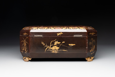 A Chinese Canton gilt-lacquered casket and an ancestral tablet of paiwei 牌位, 19th C.