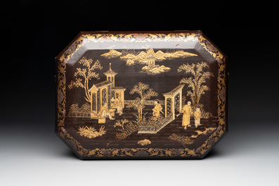 A Chinese Canton gilt-lacquered casket and an ancestral tablet of paiwei 牌位, 19th C.