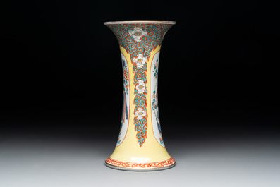 Three porcelain Kakiemon-style vases and a sculpture of a crane, France, Chantilly, 18/19th C.