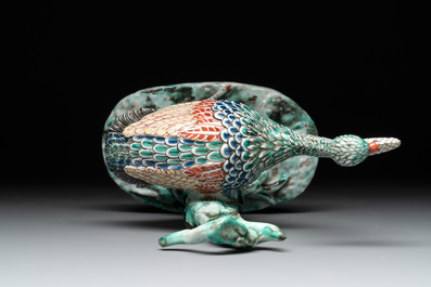 Three porcelain Kakiemon-style vases and a sculpture of a crane, France, Chantilly, 18/19th C.