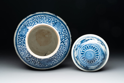 Three Japanese Arita blue and white vases and covers, Edo, 17th C.