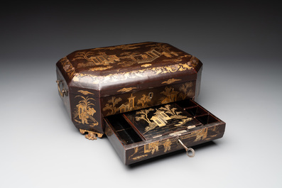 A Chinese Canton gilt-lacquered casket and an ancestral tablet of paiwei 牌位, 19th C.
