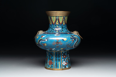 A Chinese cloisonn&eacute; vase, a bowl and a basin, 19/20th C.