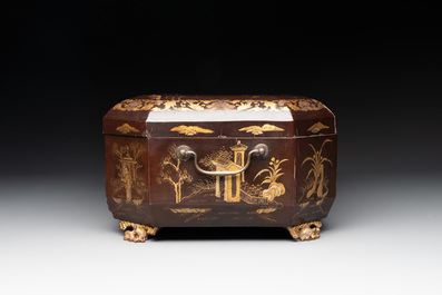 A Chinese Canton gilt-lacquered casket and an ancestral tablet of paiwei 牌位, 19th C.