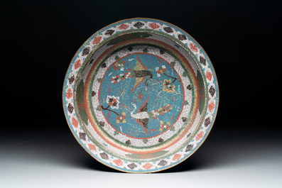 A Chinese cloisonn&eacute; vase, a bowl and a basin, 19/20th C.
