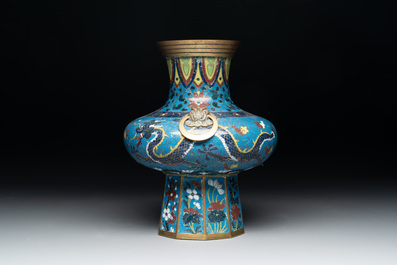 A Chinese cloisonn&eacute; vase, a bowl and a basin, 19/20th C.