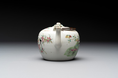 A collection of nine Chinese blue, white and famille rose wares, 18/19th C.
