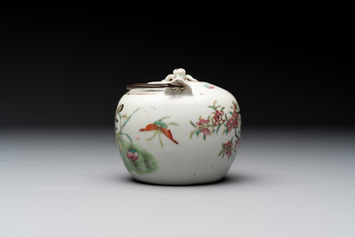 A collection of nine Chinese blue, white and famille rose wares, 18/19th C.