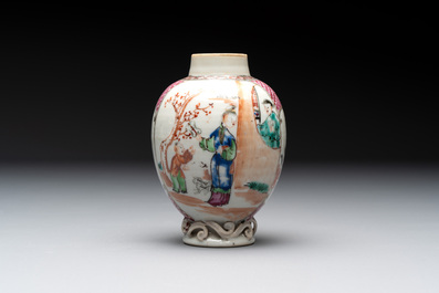 A collection of nine Chinese blue, white and famille rose wares, 18/19th C.
