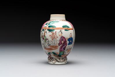 A collection of nine Chinese blue, white and famille rose wares, 18/19th C.