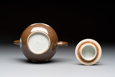 A collection of nine Chinese blue, white and famille rose wares, 18/19th C.