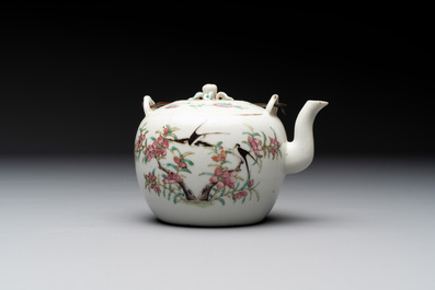 A collection of nine Chinese blue, white and famille rose wares, 18/19th C.
