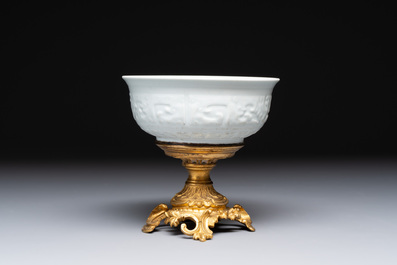 A Chinese white-glazed 'anhua' 'chilong' bowl on gilt bronze stand, 18/19th C.
