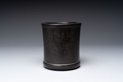 A varied collection of three Chinese brush pots, two sculptures, a lacquered covered box and a marble-inlaid wooden table screen, 20th C.