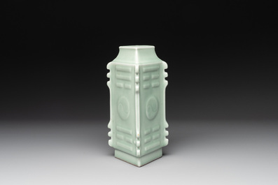 A Chinese celadon-glazed lozenge-shaped 'cong' vase, 19th C.