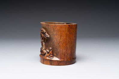 A varied collection of three Chinese brush pots, two sculptures, a lacquered covered box and a marble-inlaid wooden table screen, 20th C.