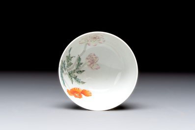 A fine Chinese famille rose bowl with floral design, Yongzheng mark, 20th C.