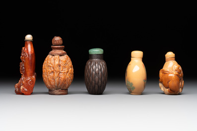 A collection of ten Chinese snuff bottles, 20th C.