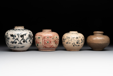 A collection of seven Annamese or Vietnamese blue, white and polychrome wares, 16/17th C.