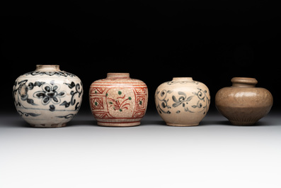 A collection of seven Annamese or Vietnamese blue, white and polychrome wares, 16/17th C.