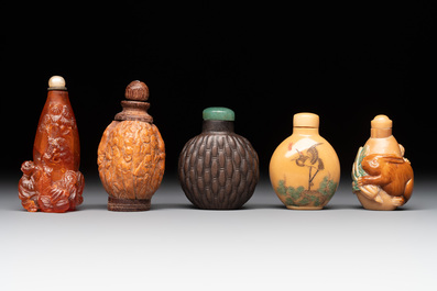 A collection of ten Chinese snuff bottles, 20th C.