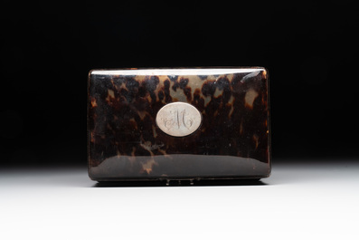 A tortoiseshell cigarette case, a card holder and a casket, 19/20th C.