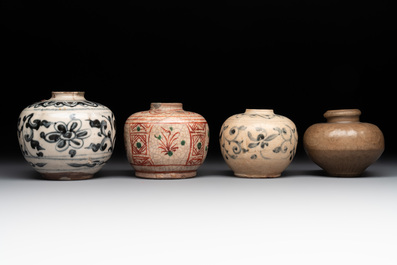 A collection of seven Annamese or Vietnamese blue, white and polychrome wares, 16/17th C.